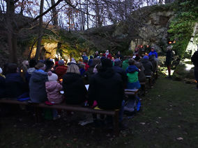 Waldadvent in der Fatima-Grotte (© Karl-Franz Thiede)